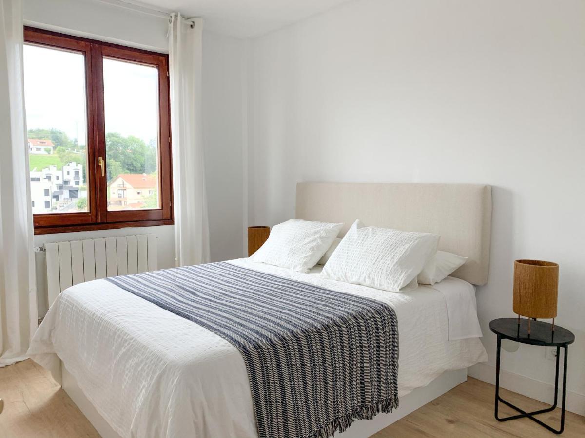Acogedor Apartamento Con Terraza Y Parking Publico En Comillas Exterior photo